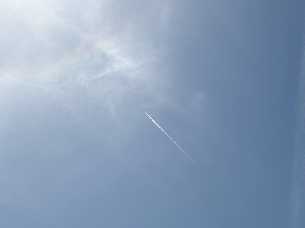 空 飛行機雲